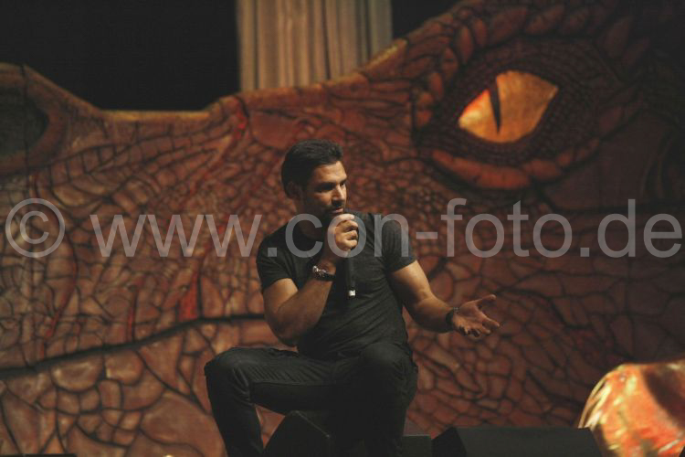 Manu Bennett