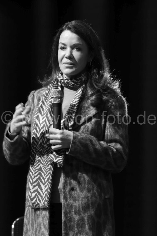 Claudia Christian