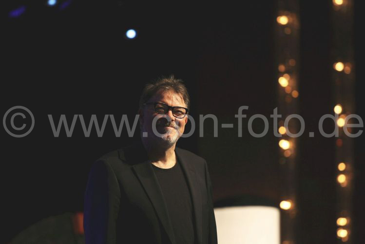 Jonathan Frakes