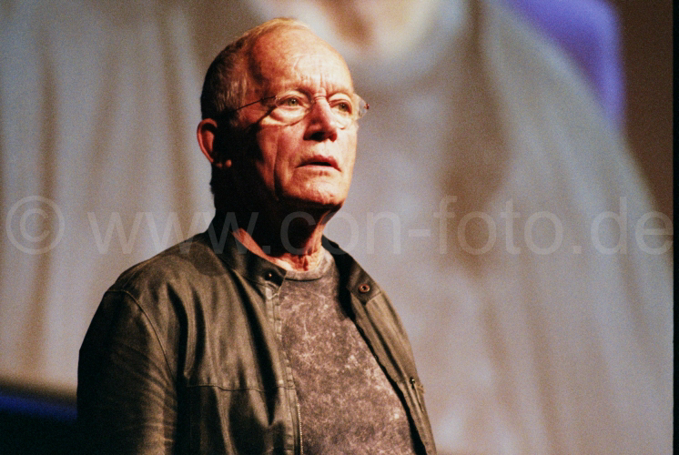 Lance Henriksen