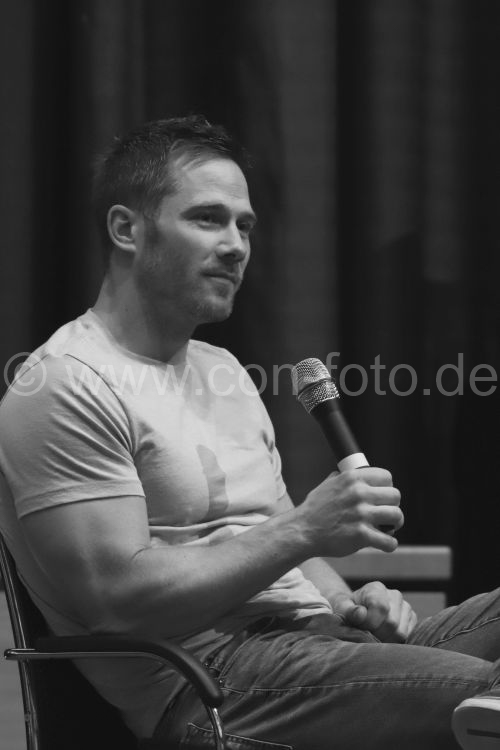 Luke MacFarlane